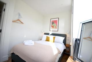 CITYeSCAPE - 2BR apt 2 ensuite Sofa Bed NQ - Manchester - 9