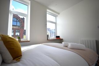 CITYeSCAPE - 2BR apt 2 ensuite Sofa Bed NQ - Manchester - 8