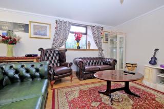 Grand Mansion 9 Beds Sleeps 17 Parking - Groups - 3