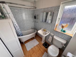 Windsor & Legoland Stay, Slough & Free Parking - Berkshire - 5