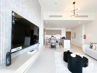 Luxurious 1BR at Grande Downtown with Iconic Views - 6