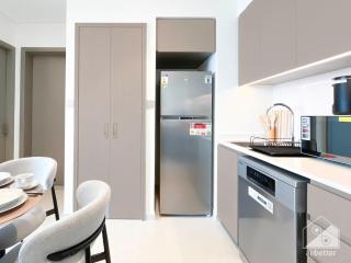 Luxurious 1BR at Grande Downtown with Iconic Views - 2