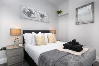 Forest House- Business- Leisure- Relocation- Spacious Convenient - 1