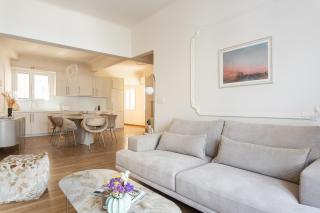 Neoclassical 2BR Retreat with Acropolis View by UPSTREET - Atene - 8