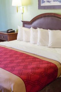 Econo Lodge - Pryor - 5