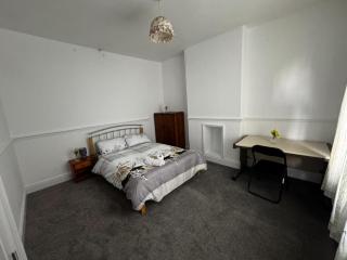 Double-Bedroom in the Heart of Salford Manchester GCSW6 Perfect for Short Stays - Manchester - 9