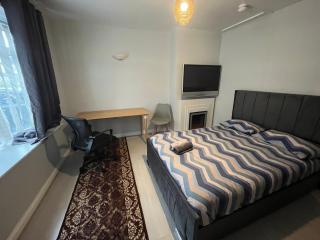 Fenia Estate - Barking - 4