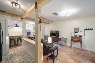 Historic Carriage House Downtown 2 bedroom 1 bath - 3