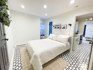 Charming and Historic Apartment in Capitol Hill - 3