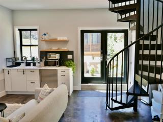 The Chic Carriage house in Shaw Sleeps 2 - Washington - 0