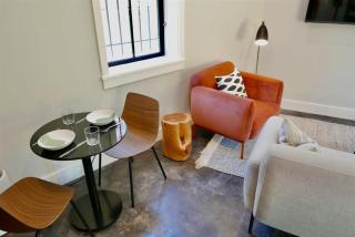 The Chic Carriage house in Shaw Sleeps 2 - Washington - 5