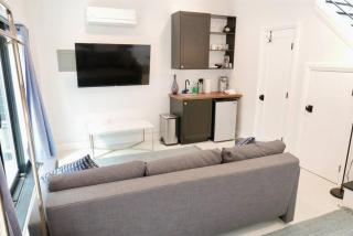 Curious Carriage Rooftop in Shaw - 9