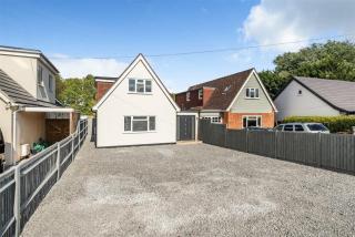 Large 4 Bed Hse, Sleeps 7, 3 BTH, Drive PRKG-4 Cars, M4-A329, Shinfield Studios, 10mins, Reading, Ascot & Legoland 20mins, Film Crew, Contractor & Family Friendly - Winnersh - 9