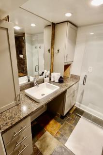 DC Beckons Darling Apt Sleeps 4 - 3