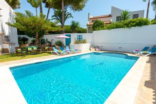Villa Holivista Elegant 4-Bedroom Spanish Villa in Estepona - 9