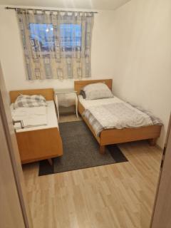 Komfort Wohnung zur Alleinnutzung - Mengkofen - 4