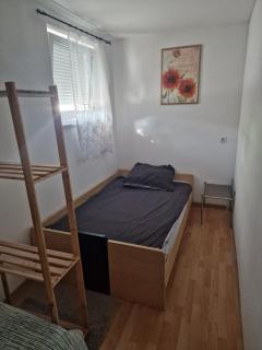 Komfort Wohnung zur Alleinnutzung - Mengkofen - 2