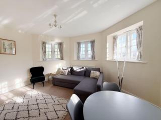 Cosy 1-bedroom cottage next to Combe Lodge Venue - 4