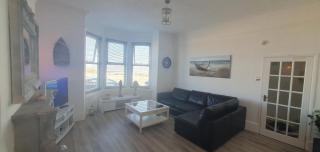 2 Harbour Views - Rhos-on-Sea - 8