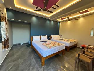MEENAKSHI GUEST Inn - Hampi - 3