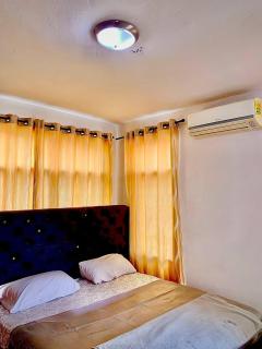 Modern 2-Bedroom Retreat - Adentan - 1