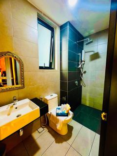 Deluxe Suite for10 Stunning Sea &City ViewsNetflix - 7