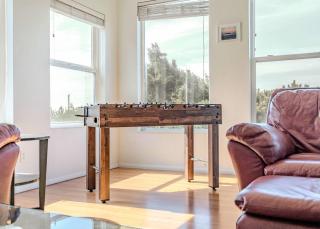 Coastal Retreat with Ocean Views and Hot Tub - Newport - 5