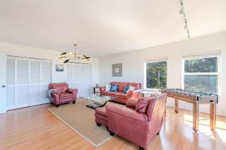 Coastal Retreat with Ocean Views and Hot Tub - 6