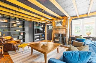 Historic Cottage w Brand New Hot Tub and Game Room - Pine Plains - 1