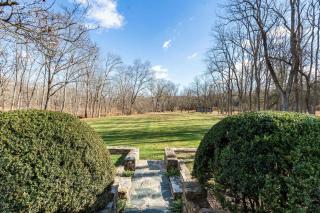 Relaxing Aldie Retreat with Fireplaces and Pool - 4