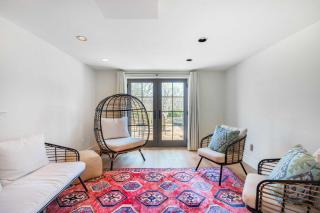 Relaxing Aldie Retreat with Fireplaces and Pool - Aldie - 8