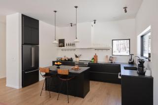 Modern Mountain Retreat with Hot Tub - Fleischmanns - 6
