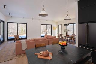 Modern Mountain Retreat with Hot Tub - Fleischmanns - 3