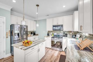 Lake House with Hot Tub and Fire Pit - Bumpass - 4
