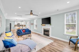 Lake House with Hot Tub and Fire Pit - Bumpass - 0