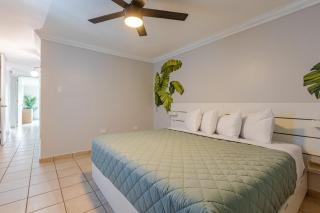 Penthouse Condo, Rooftop Terrace with Hot Tub, 6ppl - Las Coles - 9
