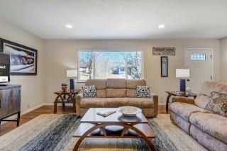 Crestpoint Court Family Multi-Level Near UCCS & BBQ - 1