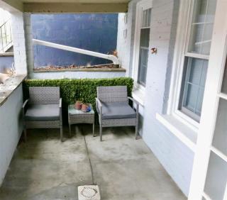 Federalist Style Rowhouse sleeps 4 with parking - 9