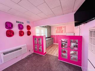 Barbie-1bed1bathkitchdeckgrill-sleeps Up To 4 - Russell - 8