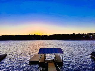 Hickory Haven Private Lakefront Home - Lake Ozark - 6