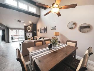 Lakeview Condo Wdockpoolhottubsauna-sleeps 8 - Osage Beach - 5