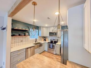 Wheelhouse Wonderland Lakefront Luxury Condo - Lake Ozark - 9