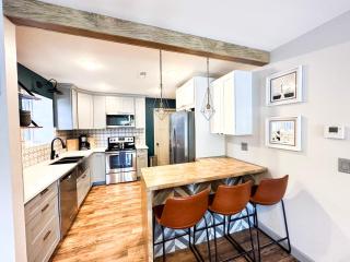 Wheelhouse Wonderland Lakefront Luxury Condo - Lake Ozark - 2