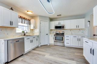 10 Mi to Flagler Beach Pet-Friendly Home with Pool - Palm Coast - 4