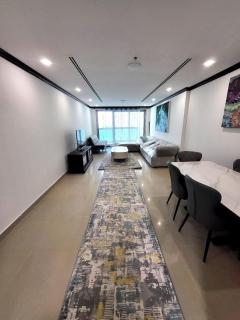 Elegant Stay with Ocean Views - Ajman - 0