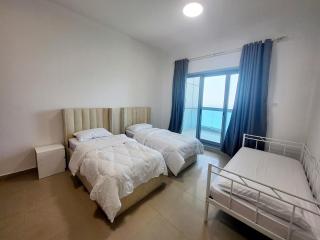 Elegant Stay with Ocean Views - Ajman - 2