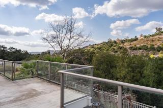 Spacious 3BR Retreat with Loft & Mountain Views - 7