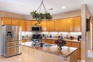 Spacious 3BR Retreat with Loft & Mountain Views - Rancho Santa Margarita - 8