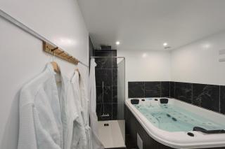 Maison spacieuse - Grand jacuzzi - 7