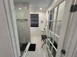 Gorgeous Private Room, near the Airport - Free parking - 02 - Miami - 3